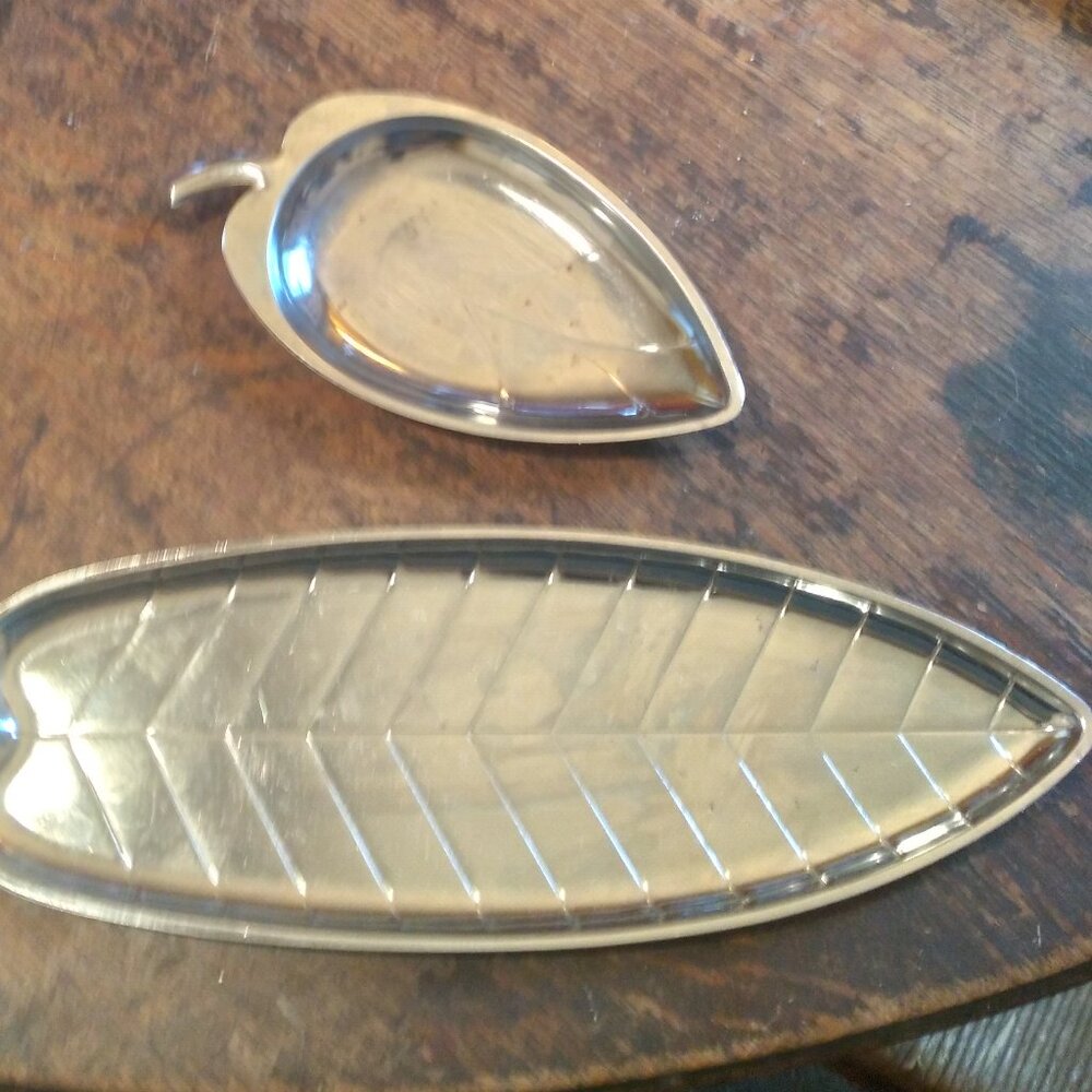 Pair of Vintage Entertainment Ware - Nut or Dinner Mint Servers